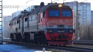 Выгоревший окрас тепловоза 2М62У-0063, следует резервом