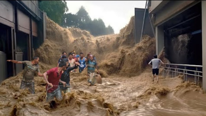 Malaysia Under Gods Doom, , Historical Major Floods Hit Bukit
