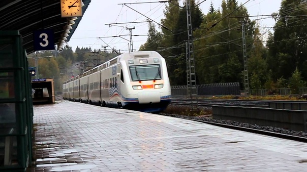AE 37 ( Allegro) passes Oulunkylä,