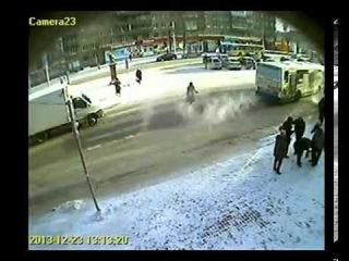 В центре Новосибирска ПАЗ сбил двух пенсионеров