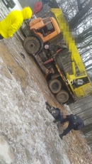 Спущенное колесо форд транзит. Покрышка от камаза. Убило колесом. Пробитое колесо на форд транзит. Отвалилось колесо у фуры.