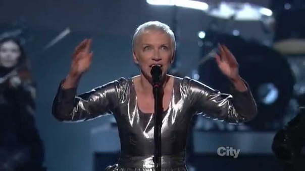 Annie Lennox The Fool on the Hill ( The Beatles)