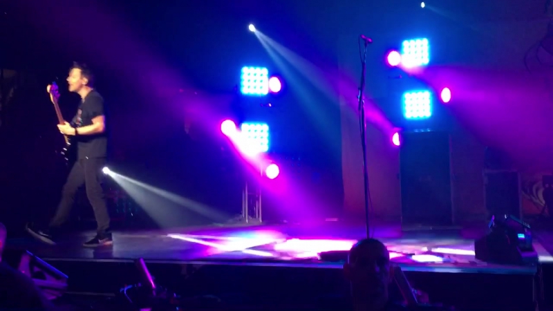 Blink 182 Violence (live at Charleston