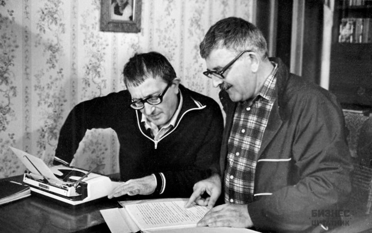 Сборник лучших рассказов Братьев Стругацких?
Бра́тья Струга
