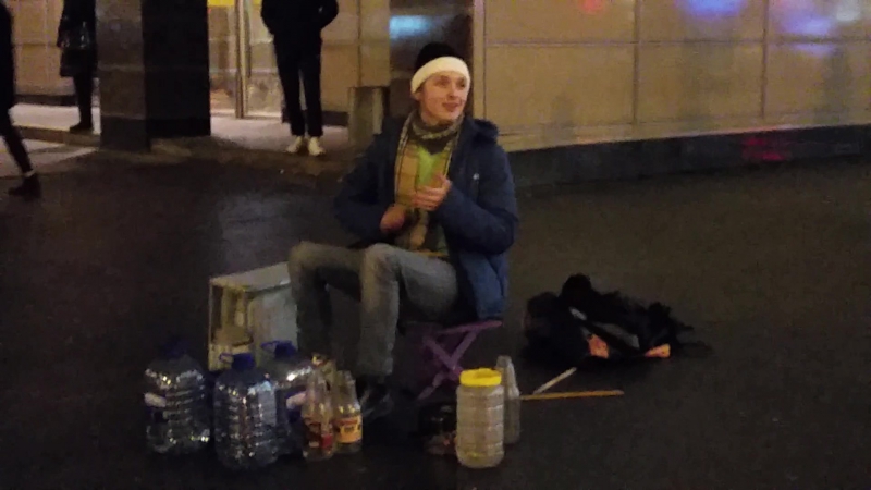 Сенная площадь, Санкт Петербург, уличный барабанщик, street