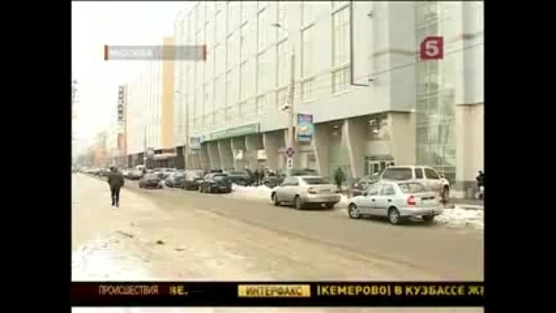 Трансляция порно в центре на большом экране в