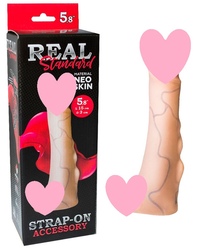 Біреуі жалайды, екіншісі төменнен жалайды