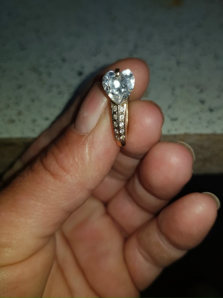 Потерялась серьга! Если кто нашёл,просьба верните за вознаграждение.+79786162215