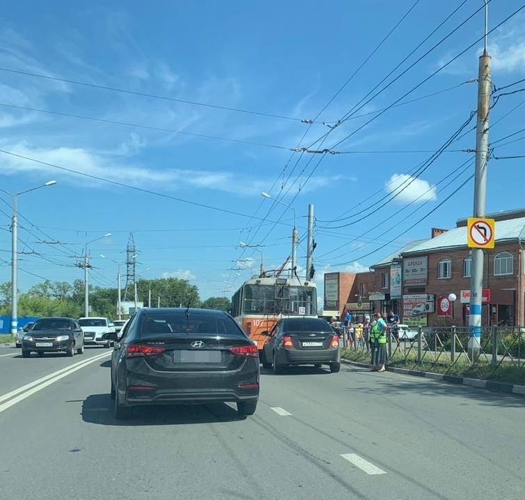 ДТП в заволжье: Шевроле «догнала» троллейбус Это картинка