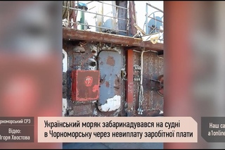 В Черноморске забаррикадировался на судне моряк