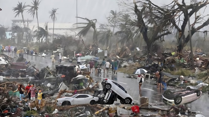 The Sky Attacks Tennessee Without Mercy Super Tornado Bombards and Destroys