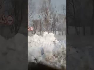Импровизированный снежный полигон открыли в селе Анивского района