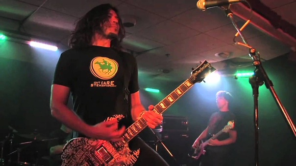Phil X The Drills song Middle