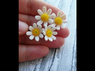 Серьги-гвоздики РОМАШКИ из полимерной глины FIMO