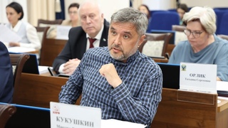 ДЕПУТАТЫ ПОЗДРАВИТЬ ПЕДАГОГОВ МОГУТ.но обсуждать повышение скромных учительских окладов...НЕ ХОТЯТ!